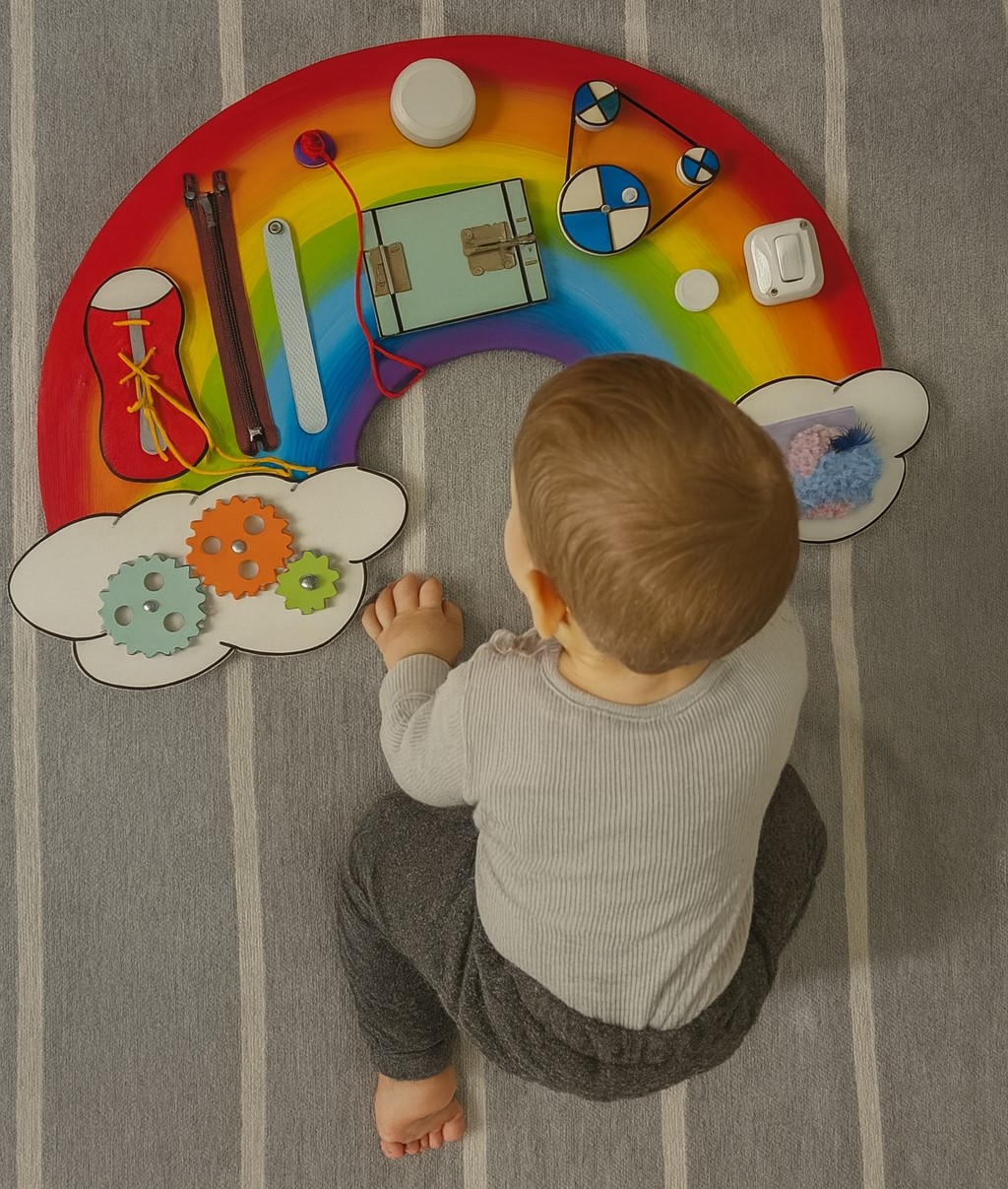 Panel sensorial con forma de arco iris